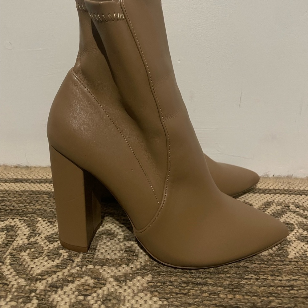 Nude‎ bootie size 6